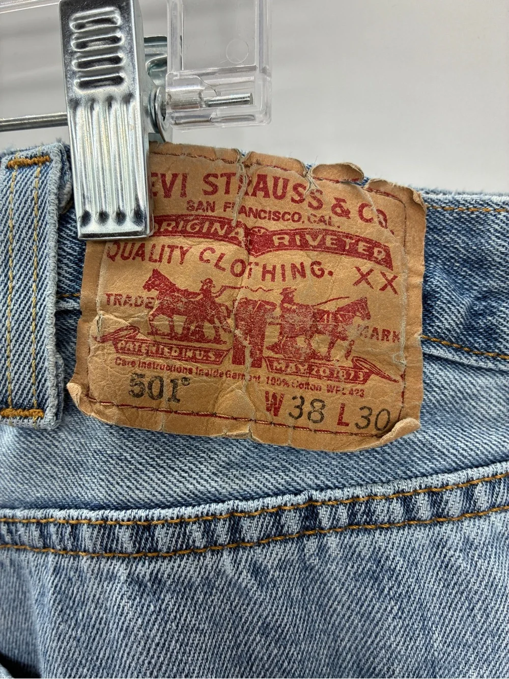 Levi’s Vintage 90s Men’s 501 Distressed Denim Jeans Button Fly Broken-In 35x29